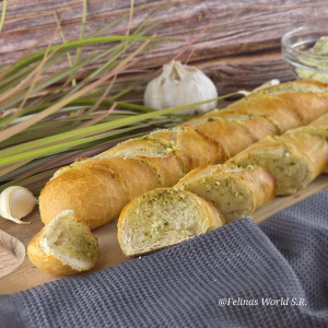 Blitz-kräuterbutterbaguetts blitzschnell gemacht